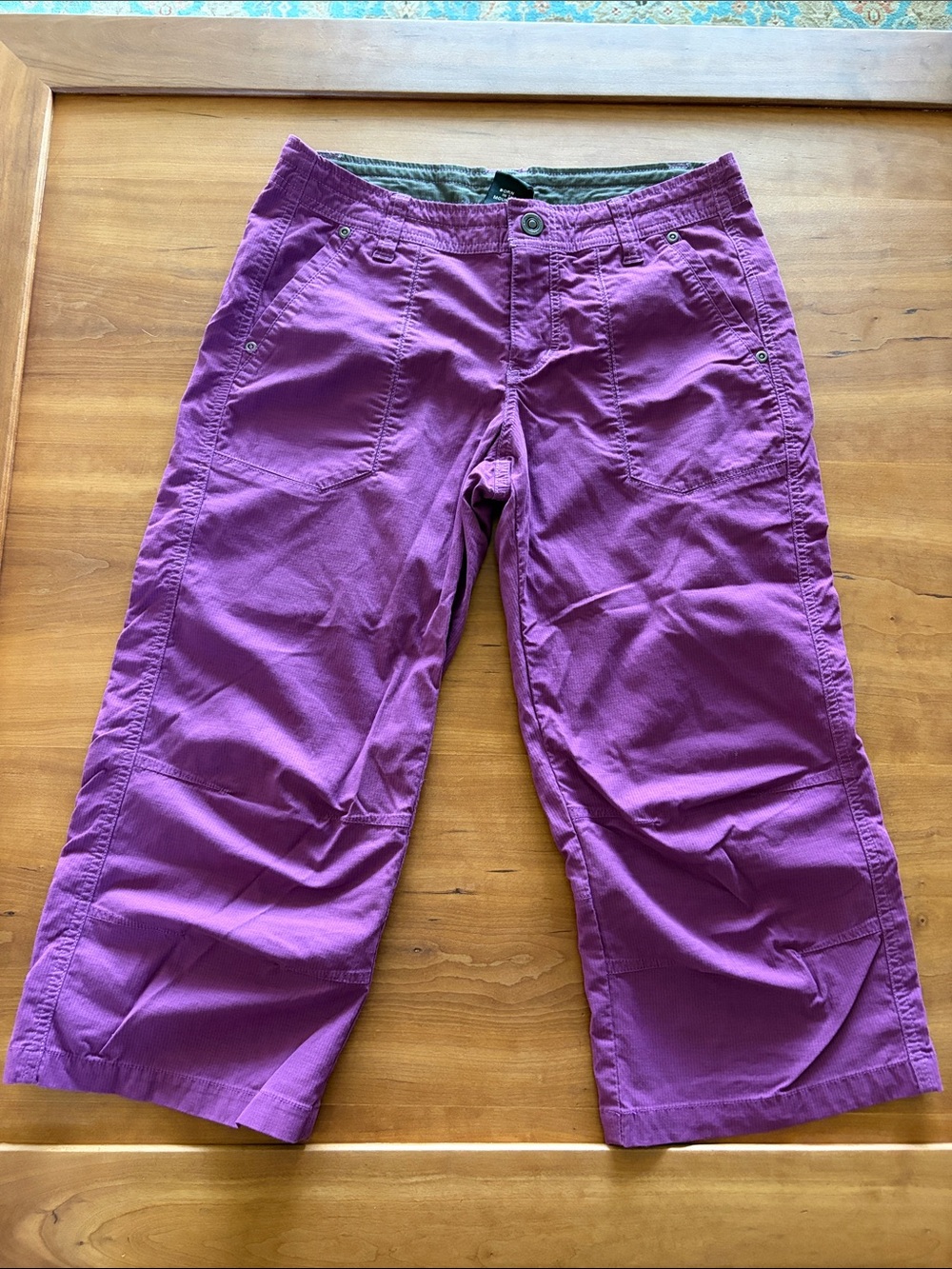 Kuhl Women’s Purple Cargo Capri Bottoms size 6